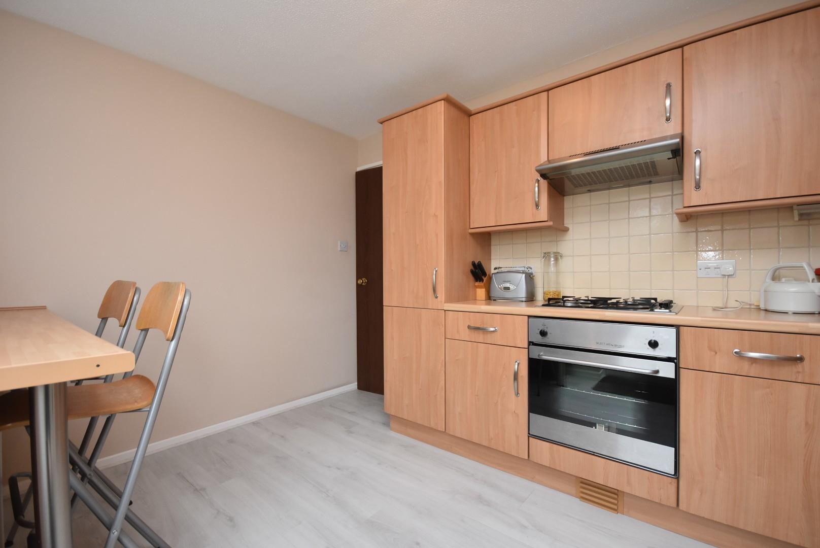 5 Hollyrood Close, Barry, CF62 8AY